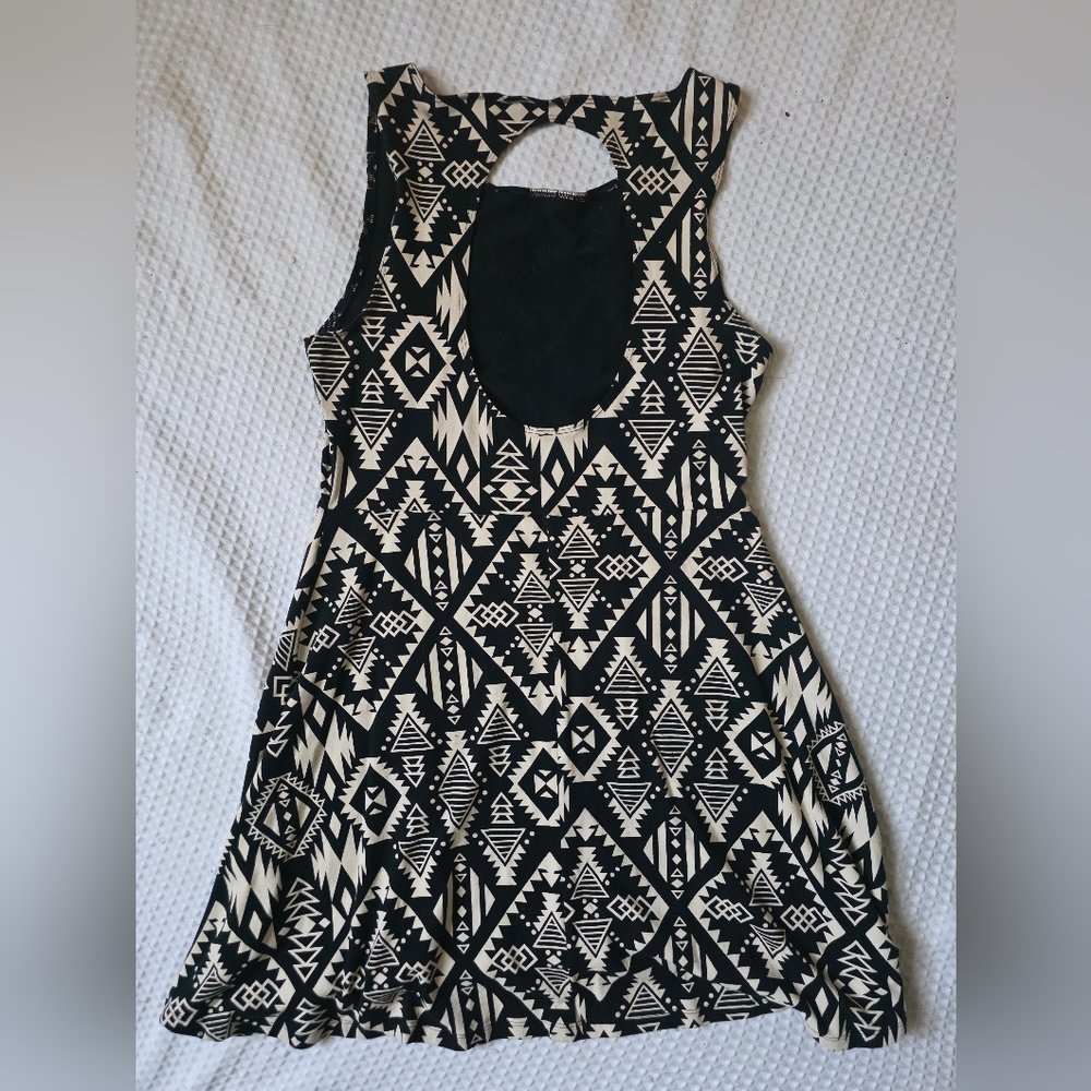 MIX AND MATCH 5/25$ PINK Victoria's Secret Black and Cream Patterned Dress
